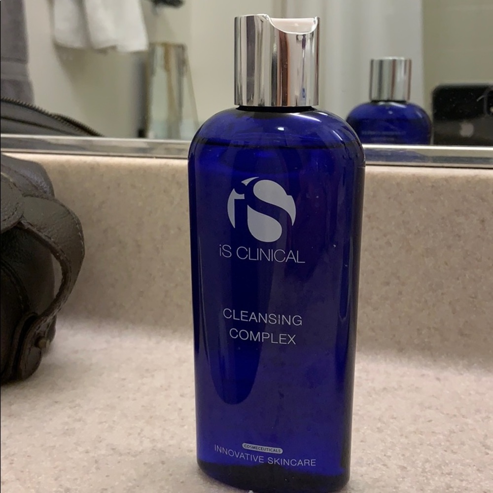 iS clinical cleansing complex
